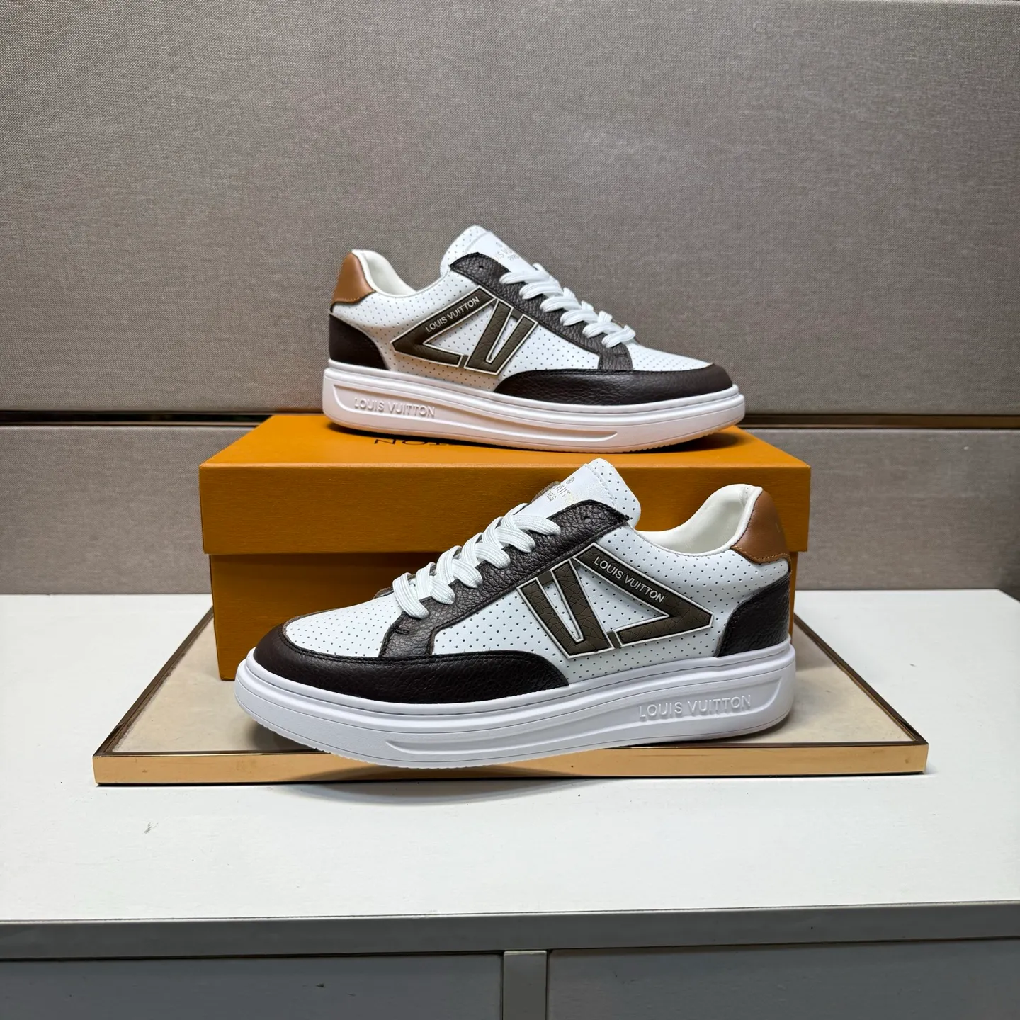 ⬛️Men's shoes 💰p420 [LV～] Men's casual shoes 2025z cabinet sales simultaneously 🔶Size: 38-44 #️⃣ 🔷6 colors🔜The upper is made of multi-material splicing ➕Genuine leather lining, comfortable and breathable, sole: original comfortable and wear-resistant outsole, ⚠️Real thing📱Photographed🎬The real thing is better📢📢📢